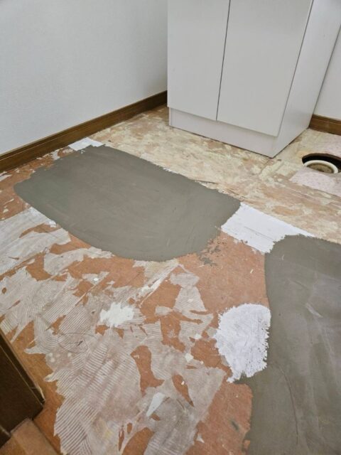 洗面所床CF施工