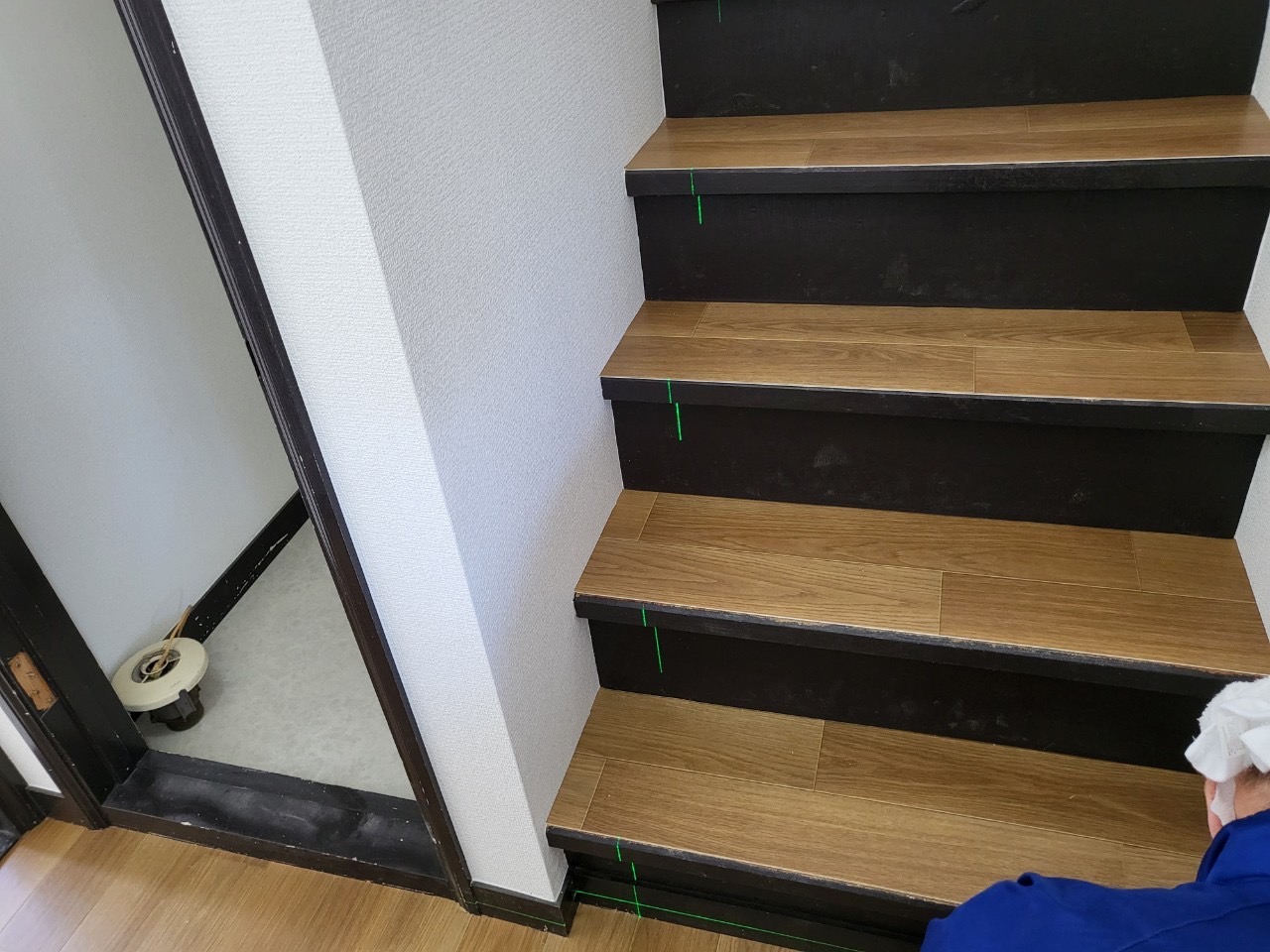 階段CF張替及び滑り止め設置