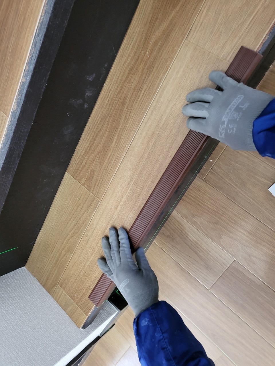 階段CF張替及び滑り止め設置